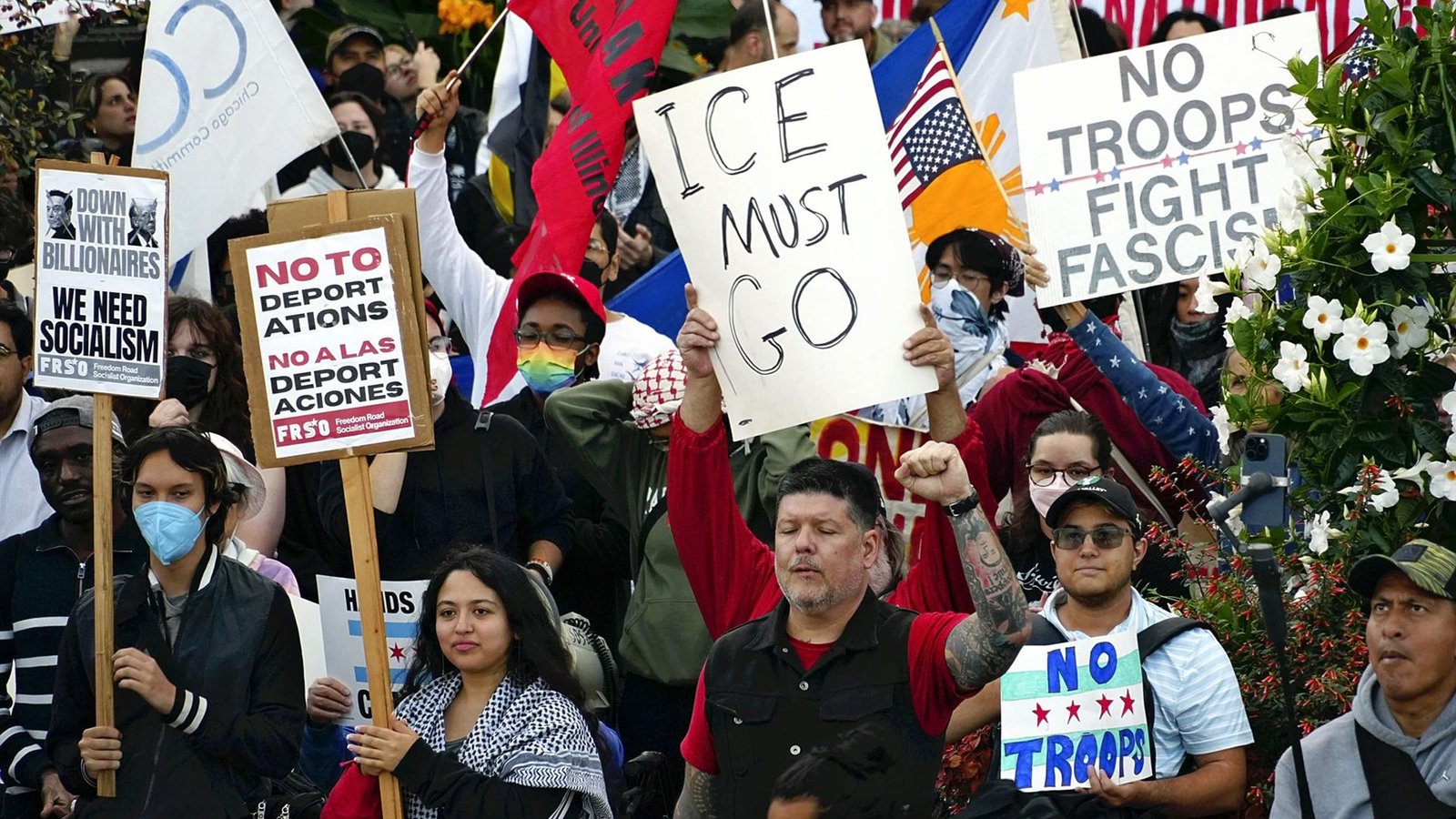 The pulse of a city on edge – hundreds protest Trump’s plan to deploy troops in Chicago