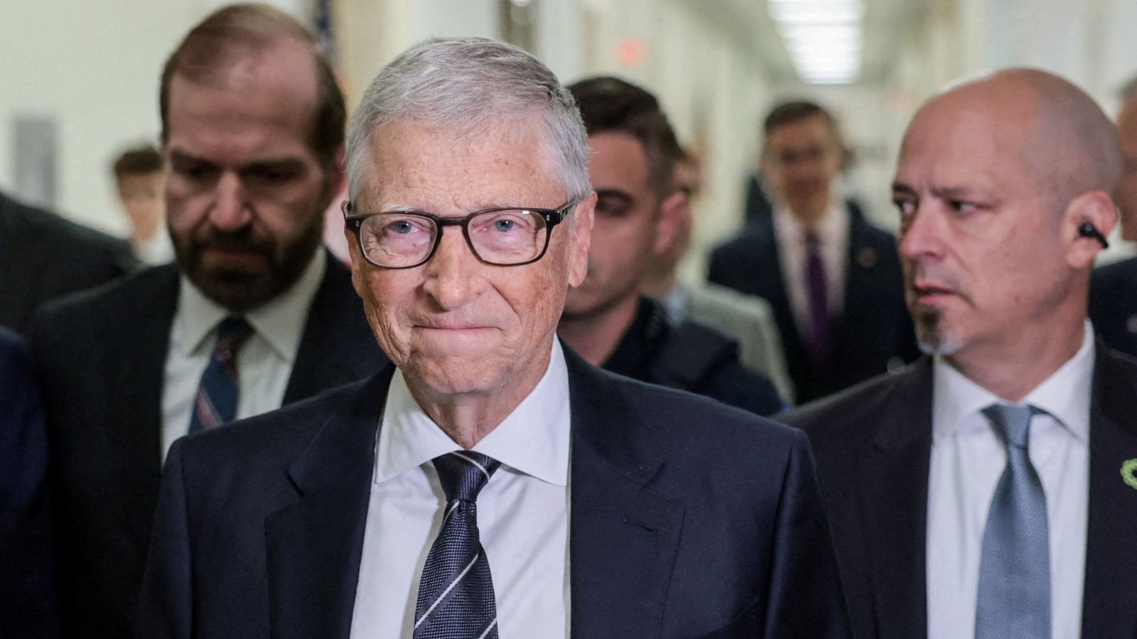 Epstein met with Bill Gates and foundation leaders around 30 times, report finds
