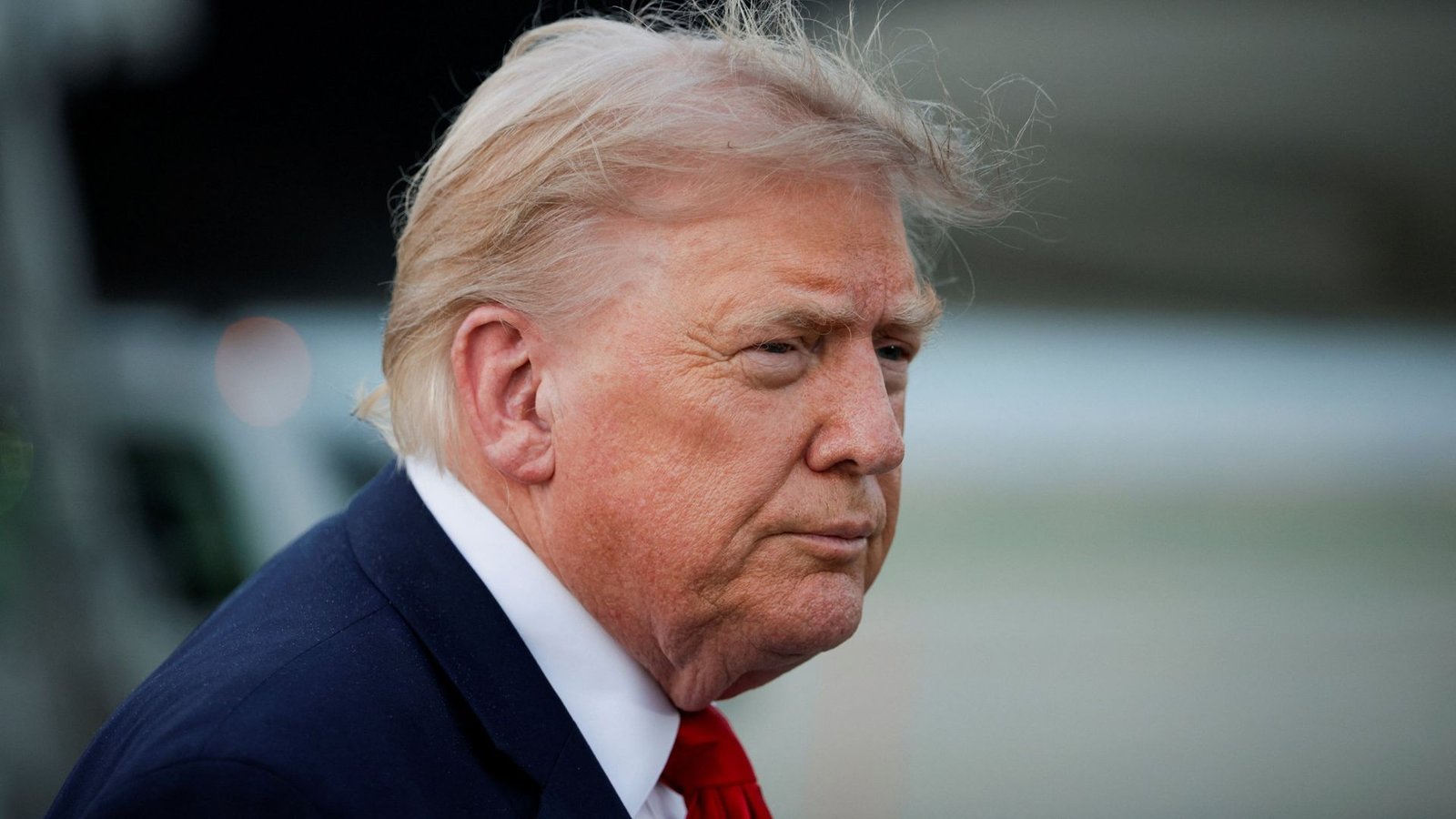 Trump bans Canadian booze in trade war escalation