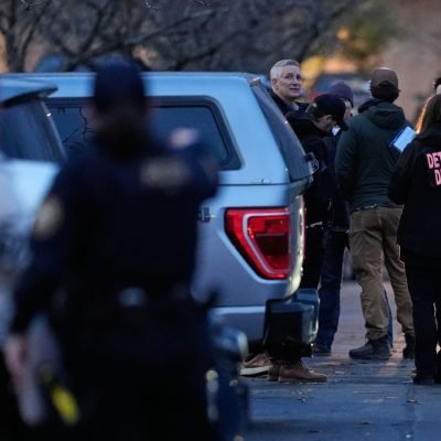 Federal agents shoot and injure two people in Oregon